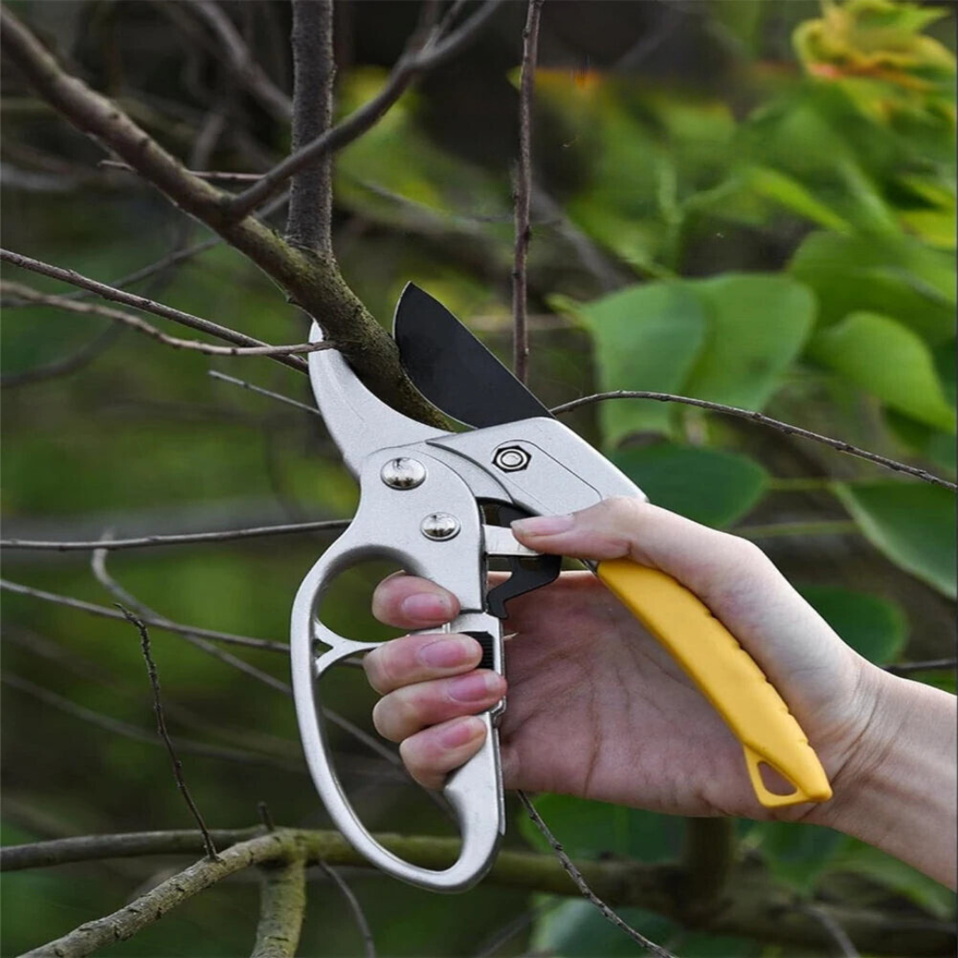 Durable SK-5 metal blade pruning shears.